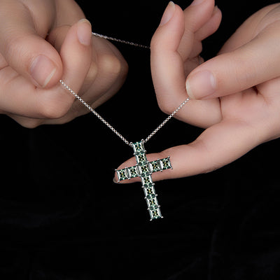 Collar Cruz Personalizado con Diamantes para Hombre y Mujer - Image 9