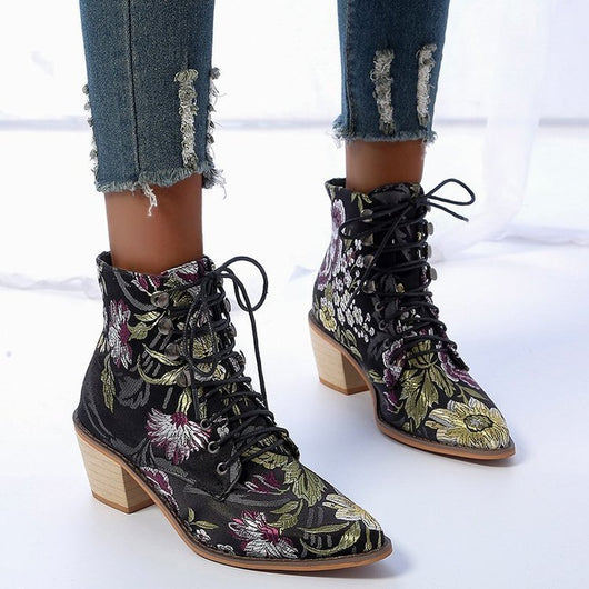 Botas Cortas Étnicas con Tacón Grueso y Bordado de Encaje para Mujer - Image 4