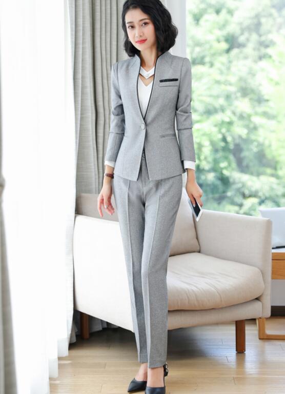 Uniforme Profesional para Recepción Hotelera y Atención al Cliente