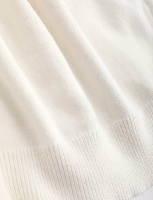 Blusa de Punto Blanco con Cadena de Perlas y Manga Corta - Image 3
