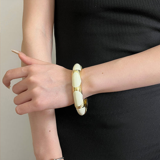 Pulsera Ovalada Retro Francesa Esmaltada Negro Oro con Técnica de Óleo Artístico - Image 3