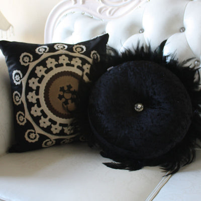 Almohada Decorativa Cuadrada con Broche Diamante y Pluma - Image 8