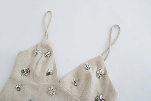 Vestido Mini Feng con Escote V y Detalles de Cristales - Image 8