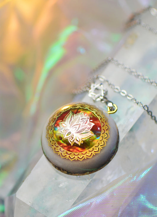 Collar de Cristal Blanco Lotus Original con Frecuencia Alta - Image 4