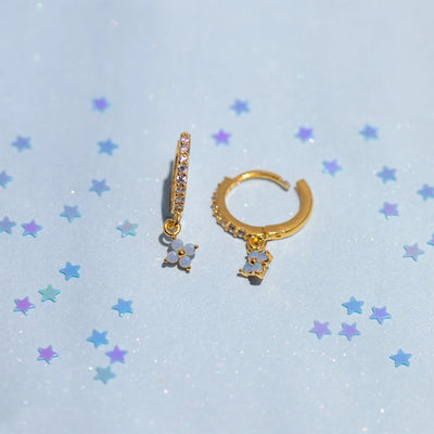 Aretes Flores Delicadas con Micro-incrustaciones y Clip Ajustable - Image 9