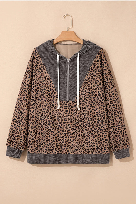 Sudadera Hoodie Khaki con Estampado Leopardo y Cuello Contrastante - Image 11