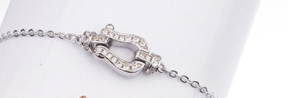 Pulsera de Herradura en Plata con Diamantes Incrustados - Diseño Minimalista - Image 7