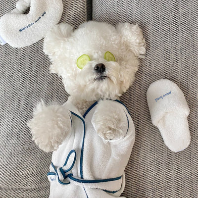 Bata de Baño para Mascotas con Diseño Hotel Chic - Pijama Fotográfico - Image 8