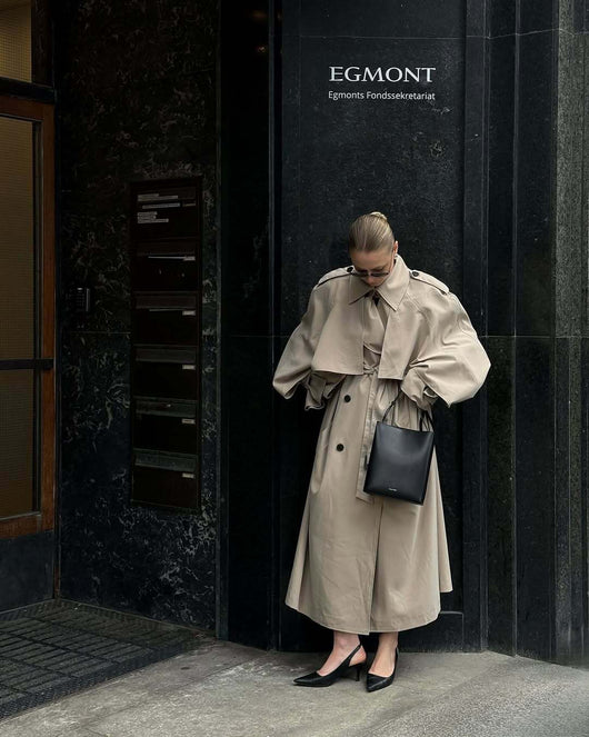 Gabardina Larga Beige con Cinturón y Capa - Image 12