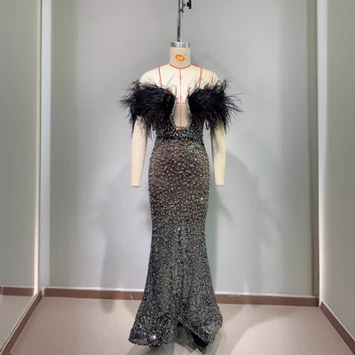 Vestido Tubo Elegante con Plumas, Pedrería y Lentejuelas Escote V - Image 2