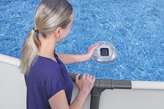 Luz Solar Flotante para Piscina - Iluminación Exterior Automática - Image 11