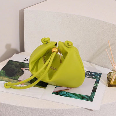 Bolso Axilar de Cuero Vacuno Tejido Liso con Detalles Dorados - Image 12