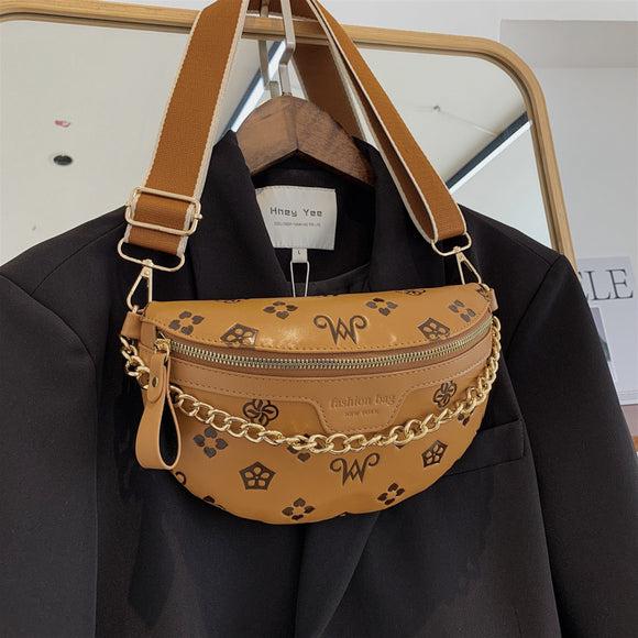 Bolsa de Hombro con Cadena de Cruz Grabada