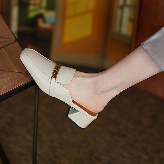 Sandalias Elegantes con Tacón Cuadrado y Detalles Metálicos - Image 4