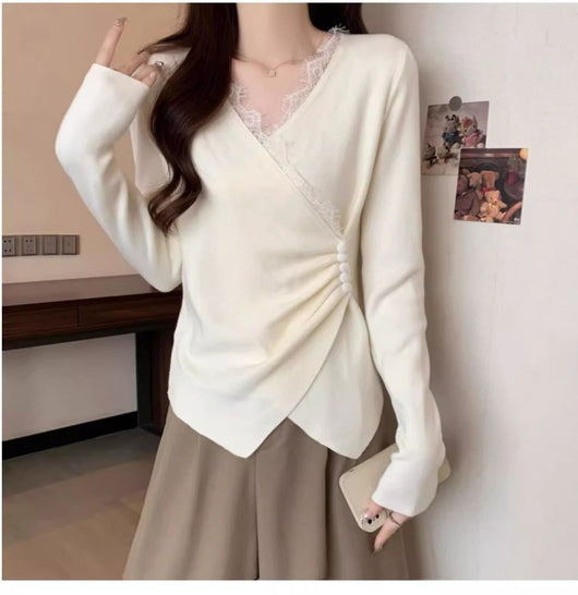 Blusa Manga Larga con Encaje Irregular y Escote en V - Image 13