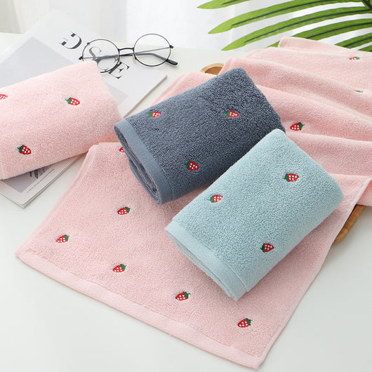 Toalla de Algodón con Bordado de Fresas - Image 3