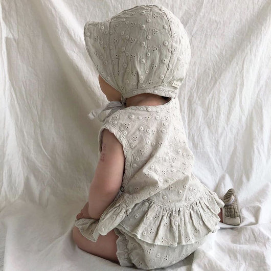 Conjunto de Tres Piezas Infantil con Chaleco Bordado, Shorts y Gorro - Image 4