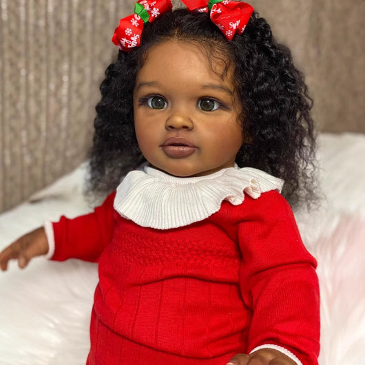 Muñeca Realista de Tez Oscura con Outfit Rojo de Manga Larga - Image 4