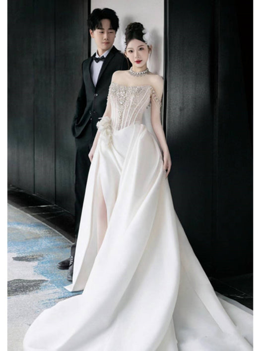 Vestido de Novia Satén Blanco con Hombros Descubiertos - Image 13
