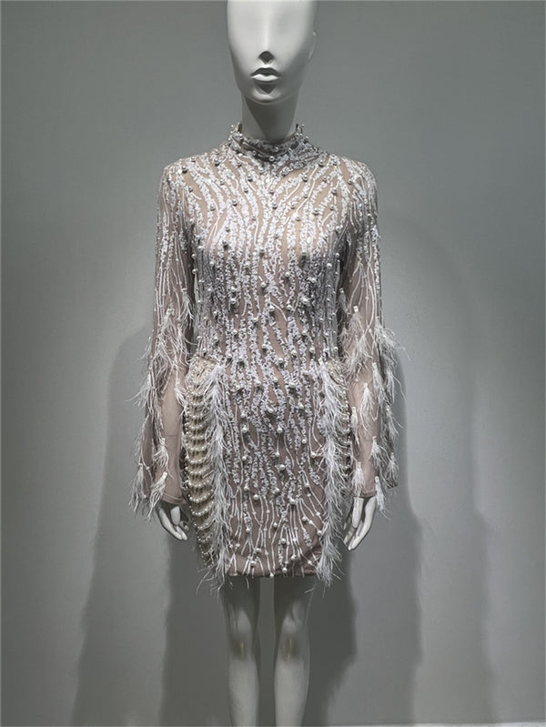 Vestido de Lentejuelas y Plumas con Perlas Expandidas - Image 6