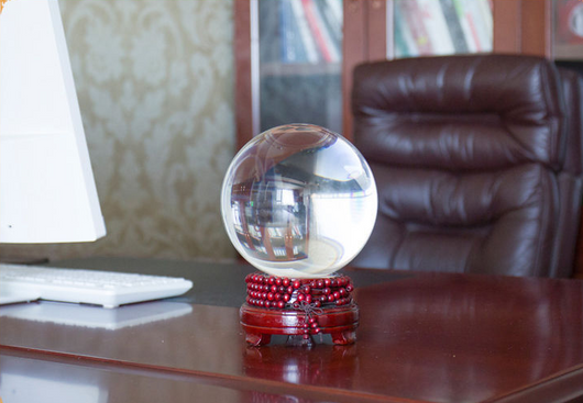 Bola de Cristal con Base de Madera - Image 10