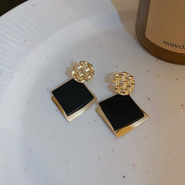 Aretes Mariposa Corazón Negro con Circones - Estilo Retro Dulce y Moderno