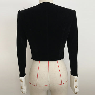 Traje Corto de Terciopelo con Solapas Contrastantes y Botones Dorados - Image 6