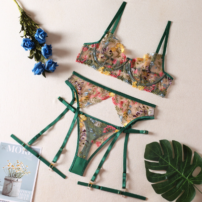 Conjunto Sensual de Lencería con Encaje Transparente y Ligas - 3 Piezas - Image 10