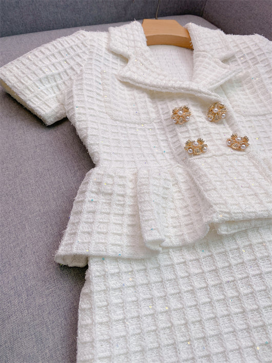 Vestido Tejido Blanco Puro Cuello V con Detalle Hueco - Elegancia Dignificada - Image 24