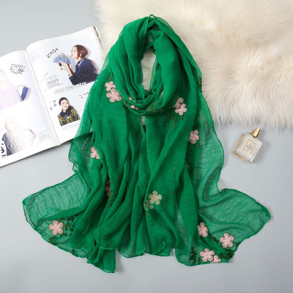 Pañuelo de Seda con Bordado Elegante Antiarrugas