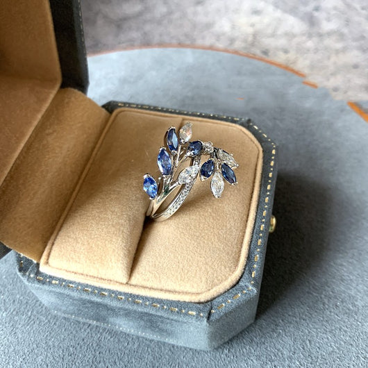 Anillo de Diamante Floral con Racimo de Vides en Oro Blanco - Image 10