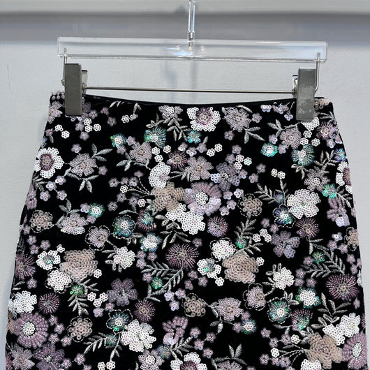 Vestido Corto con Bordado de Lentejuelas y Short Interior Diseño Nicho - Image 8