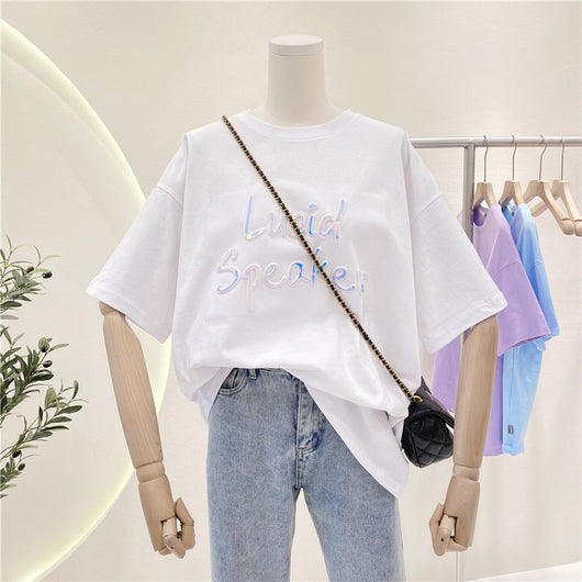 Playera Suelta para Mujer con Diseño de Letras Doradas - Image 5