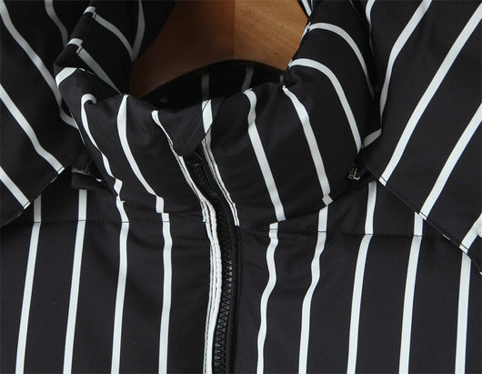 Abrigo de Algodón Negro con Rayas y Capucha para Mujer - Image 19