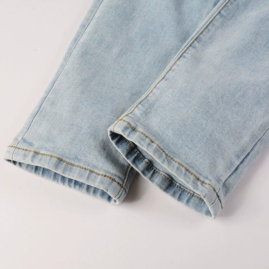 Jeans Ajustados para Hombre con Parches Diamante Claro y Detalles Perforados - Image 26
