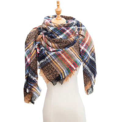 Chal Triangular Escocés para Otoño e Invierno - Amplio y Versátil - Image 17