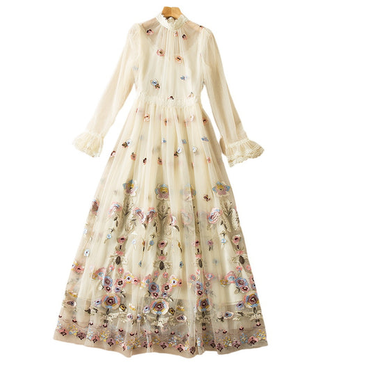 Vestido Largo Elegante con Cuello Alto, Bordado en Malla y Dobladillo Ancho - Image 4