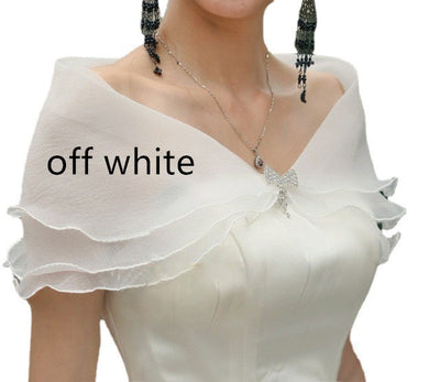 Vestido de Novia Blanco Elegante con Encaje y Chal Delicado - Image 6