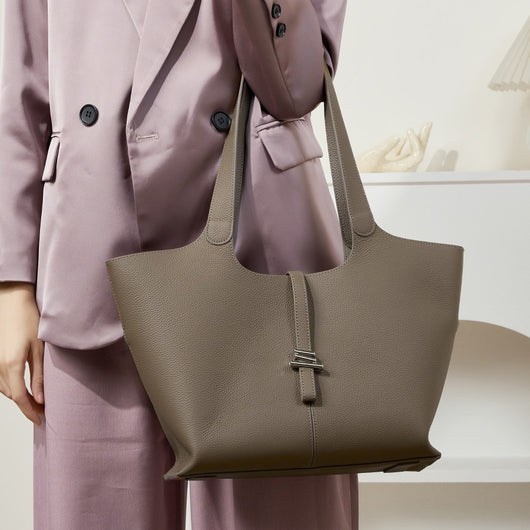 Bolso Bandolera Portátil de Cuero Genuino con Detalles Artesanales - Image 3