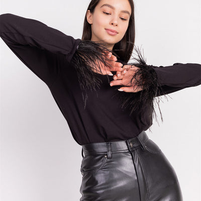 Blusa Casual para Mujer con Cuello Redondo y Detalles de Plumas - Image 7