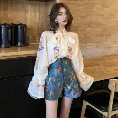 Blusa Elegante con Moño Bordado y Mangas Linterna - Image 4