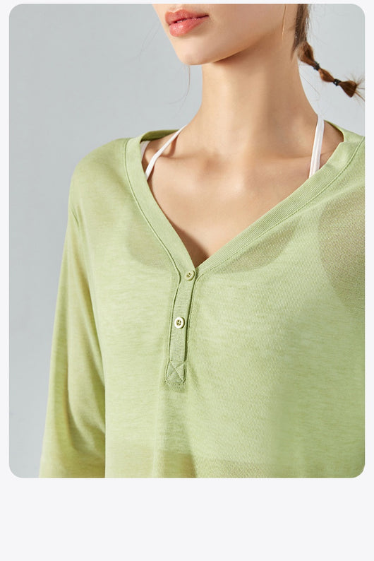 Blusa Yoga Suelta Cuello V Manga Larga con Efecto Drapeado - Image 14