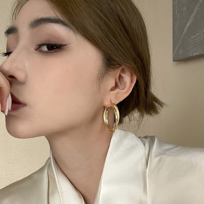 Aretes Redondos Retro Francés con Textura Esmerilada - Diseño Minimalista Versátil - Image 9