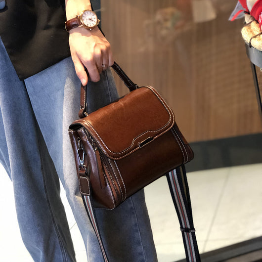Bolso Mensajero de Cuero para Mujer - Gran Capacidad y Estilo Minimalista - Image 18