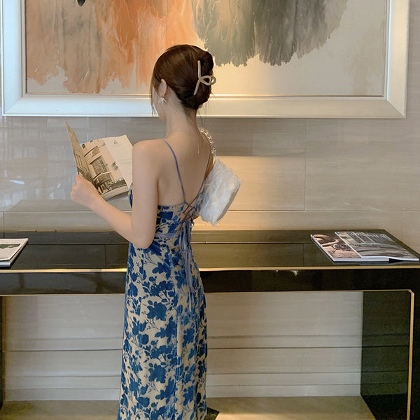 Vestido Ajustado de Terciopelo con Abertura y Estampado en la Espalda