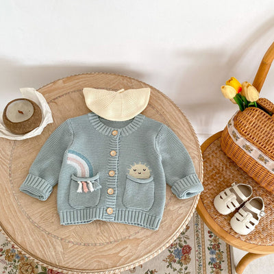 Cardigan Infantil de Algodón con Patrón Arcoíris Bordado y Bolsillos Dobles - Image 9