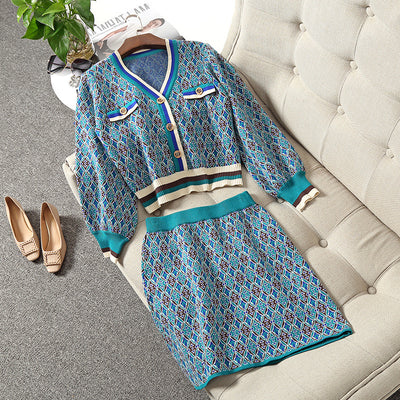Conjunto Elegante de Suéter Escote V y Falda - Image 4