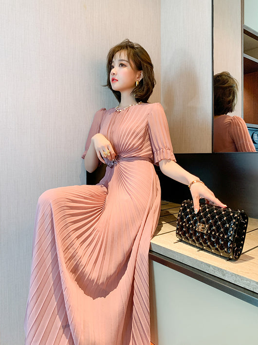 Vestido Elegante con Pliegues y Detalle Floral en la Cintura - Image 25