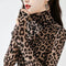 Blusa Base Cuello Alto Estampado Leopardo para Mujer