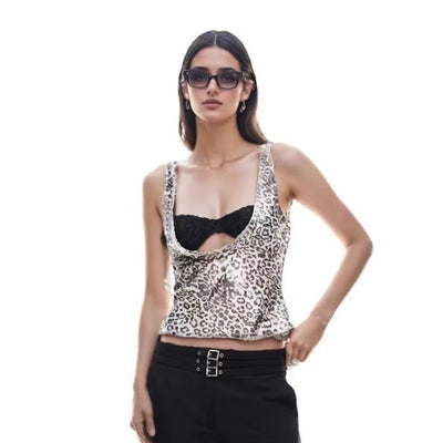 Conjunto de Dos Piezas: Top Corto sin Mangas con Encaje y Brasier Escotado - Image 4